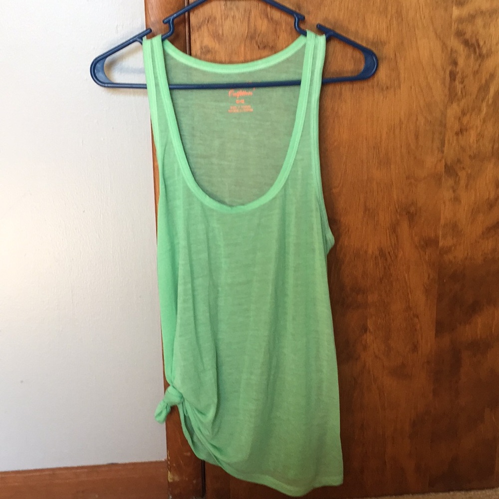Light tank mint green